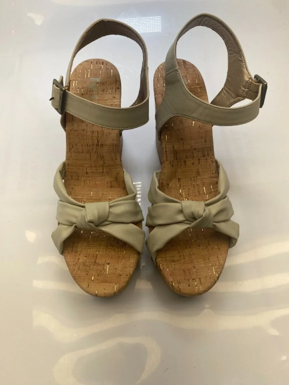 Korks Women's Strap Faux Leather Ivory Wedge Sandal Sz  11